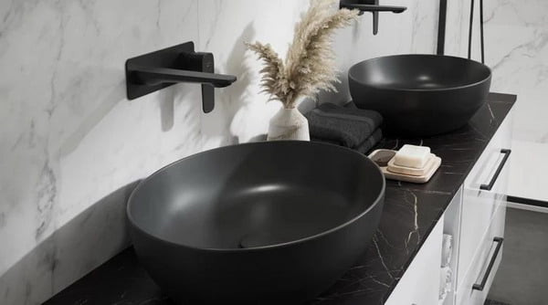 Badezimmertrends 2026: die neuesten Farben, Fliesen und Armaturen sowie zahlreiche Designideen