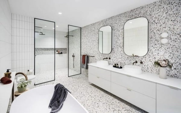 Badezimmertrends 2026: die neuesten Farben, Fliesen und Armaturen sowie zahlreiche Designideen