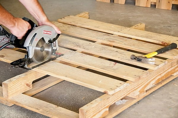 DIY Gartenschaukel aus Holz 2026